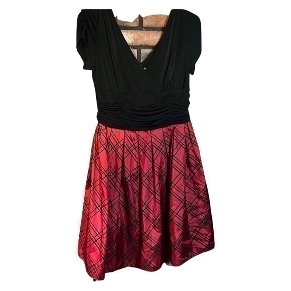 NWT gorgeous holiday dress! - Picture 1 of 3